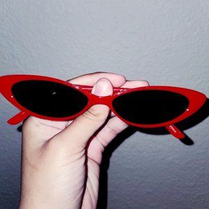 RED VINTAGE STYLE CAT EYE SUNGLASSES